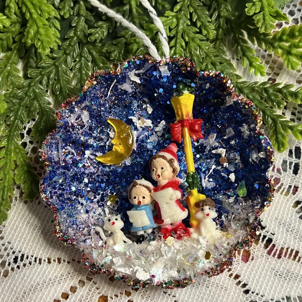 Vintage Round Tart Tin Carolers & Cat Diorama Mid Century Style Glitter Ornament